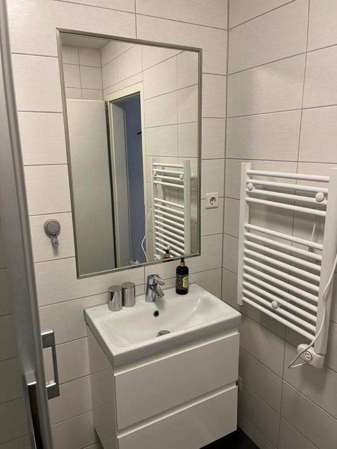 Deluxe Double Room Shower